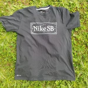 Nike sb shirt